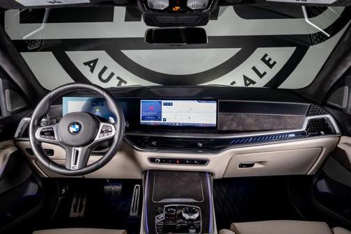 2025 BMW X7 M60i