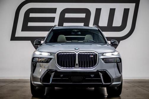 2025 BMW X7 M60i