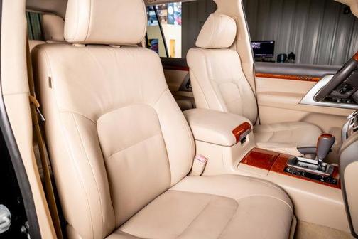 2013 Toyota Land Cruiser Base