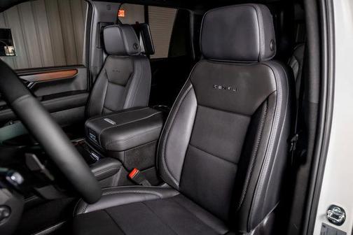 White Frost Tricoat 2025 GMC Yukon Denali