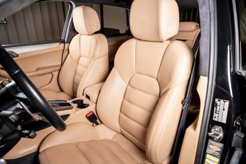 2020 Porsche Macan Turbo