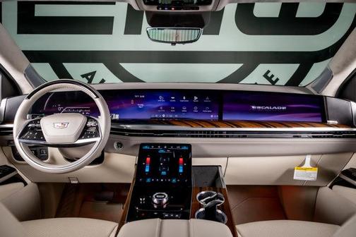 Vibrant White Tricoat 2026 Cadillac Escalade Sport Platinum