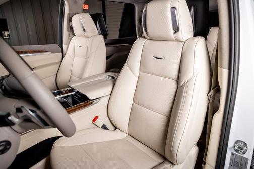 Vibrant White Tricoat 2026 Cadillac Escalade Sport Platinum