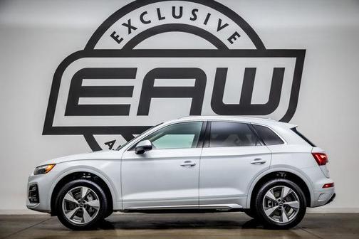 Glacier White Metallic 2023 Audi Q5 40 Premium