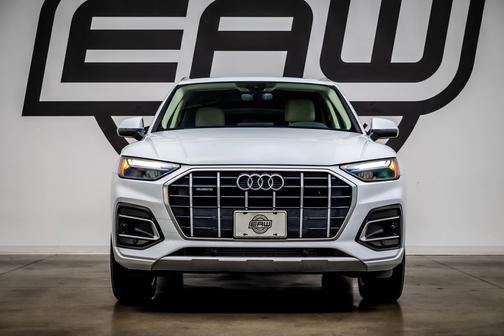 Glacier White Metallic 2023 Audi Q5 40 Premium