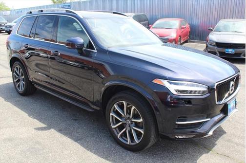 2017 Volvo XC90 T6 Momentum