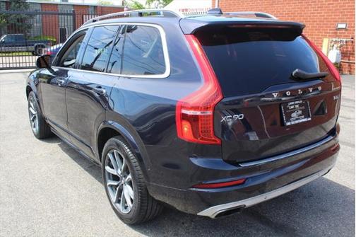 2017 Volvo XC90 T6 Momentum