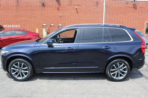 2017 Volvo XC90 T6 Momentum