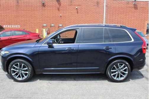 2017 Volvo XC90 T6 Momentum