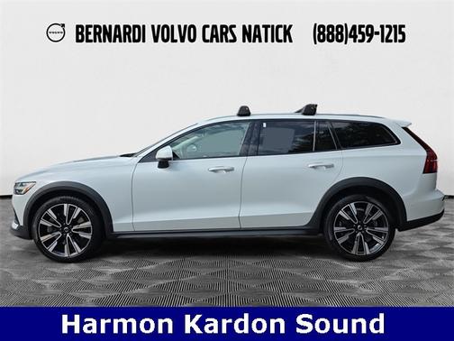 2022 Volvo V60 Cross Country T5