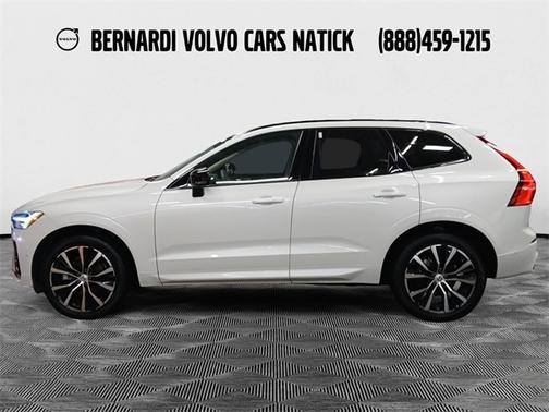 2023 Volvo XC60 B5 Plus Dark Theme