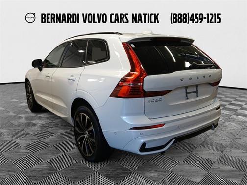 2023 Volvo XC60 B5 Plus Dark Theme