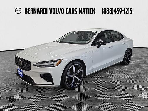 Crystal White 2023 Volvo S60 Plus