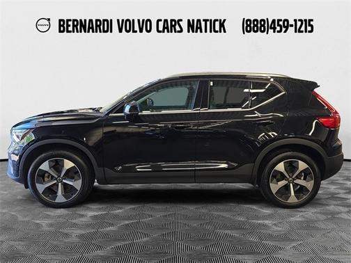 2023 Volvo XC40 B5 Plus Bright Theme