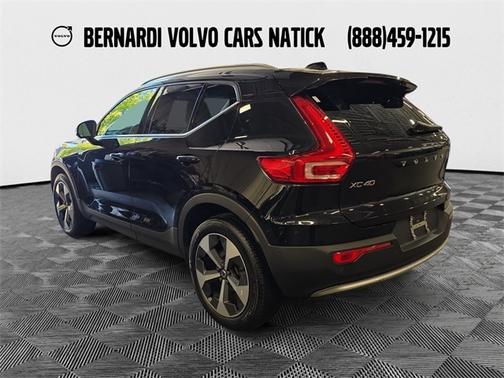 2023 Volvo XC40 B5 Plus Bright Theme