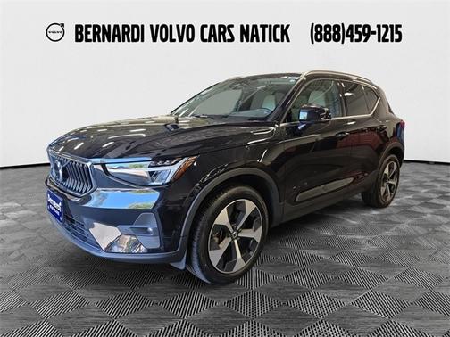2023 Volvo XC40 B5 Plus Bright Theme