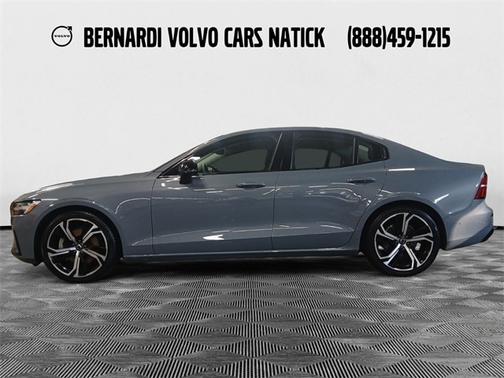 2023 Volvo S60 B5 Plus Dark Theme