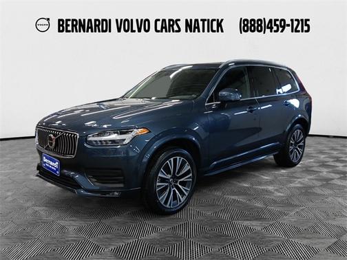 2022 Volvo XC90 T6 Momentum