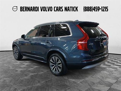 2022 Volvo XC90 T6 Momentum