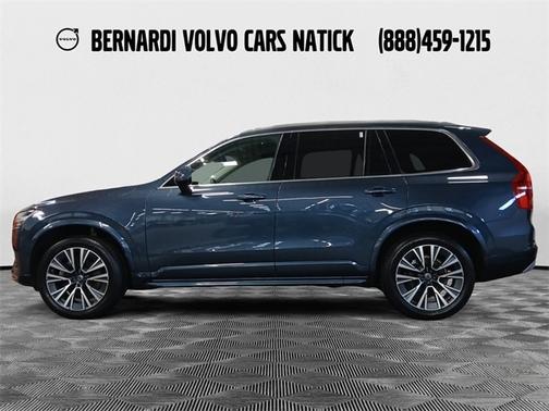 2022 Volvo XC90 T6 Momentum