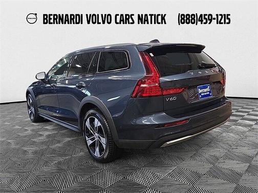 2024 Volvo V60 Cross Country Plus