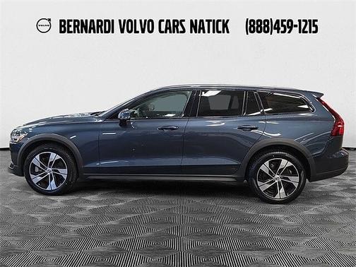 2024 Volvo V60 Cross Country Plus