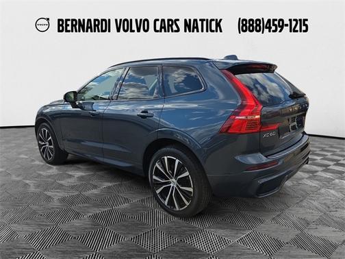 2023 Volvo XC60 B5 Plus Dark Theme