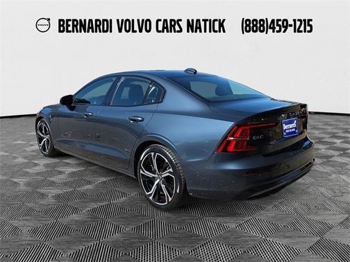 2023 Volvo S60 Recharge Plug-In Hybrid T8 Plus Dark Theme