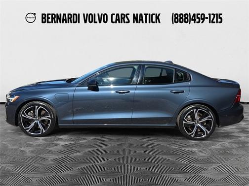 2023 Volvo S60 Recharge Plug-In Hybrid T8 Plus Dark Theme