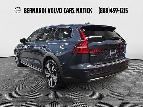 2024 Volvo V60 Cross Country Plus