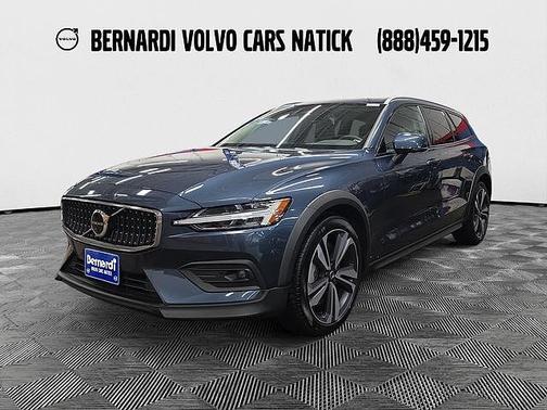 2024 Volvo V60 Cross Country Plus