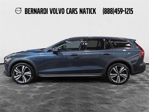 2024 Volvo V60 Cross Country Plus