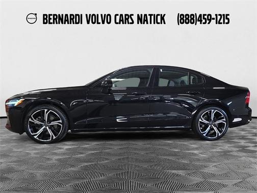 2024 Volvo S60 B5 Plus Dark Theme