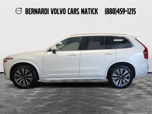 2022 Volvo XC90 T5 Momentum