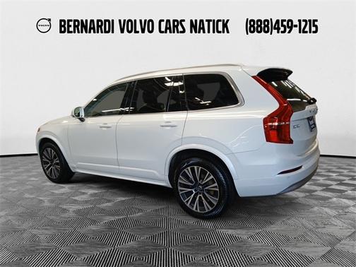 2022 Volvo XC90 T5 Momentum