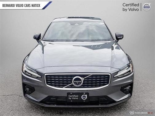 Photo 2 of 24 of 2019 Volvo S60 T6 R-Design