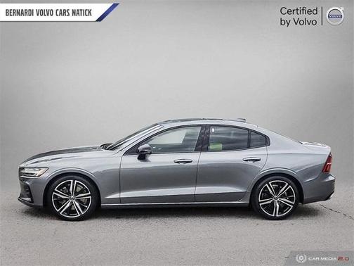 Photo 3 of 24 of 2019 Volvo S60 T6 R-Design