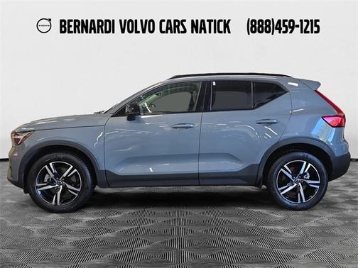 2023 Volvo XC40 B5 Plus Dark Theme