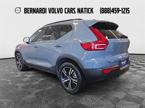 2023 Volvo XC40 B5 Plus Dark Theme