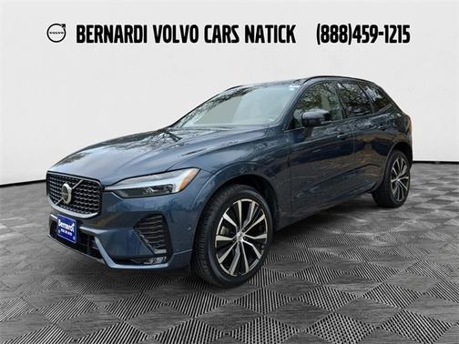 2023 Volvo XC60 B5 Plus Dark Theme