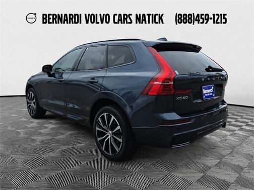2023 Volvo XC60 B5 Plus Dark Theme