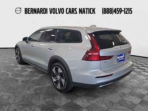 Silver Dawn 2025 Volvo V60 Cross Country Plus