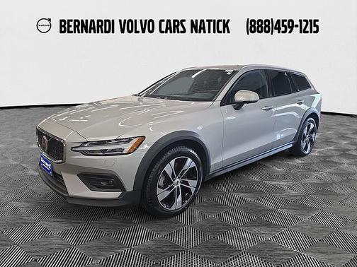 Silver Dawn 2025 Volvo V60 Cross Country Plus