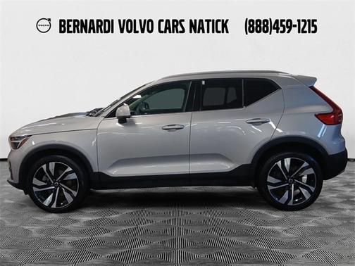 2023 Volvo XC40 B5 Plus Bright Theme