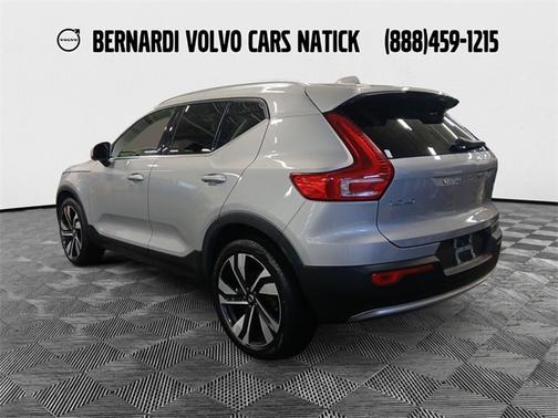 2023 Volvo XC40 B5 Plus Bright Theme