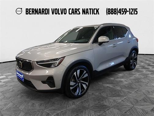 2023 Volvo XC40 B5 Plus Bright Theme