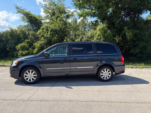 Brilliant Black Crystal Pearlcoat 2014 Chrysler Town & Country Touring