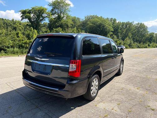 Brilliant Black Crystal Pearlcoat 2014 Chrysler Town & Country Touring