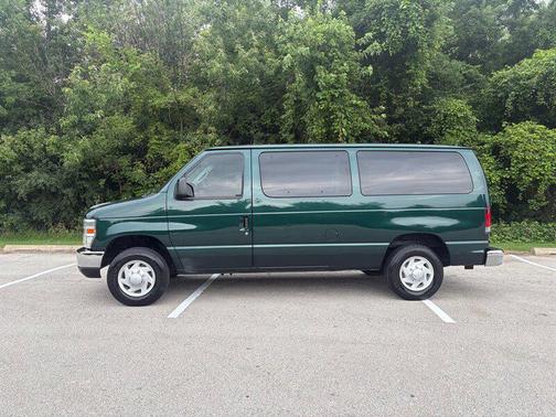 Forest Green Clearcoat Metallic 2009 Ford E150 Base