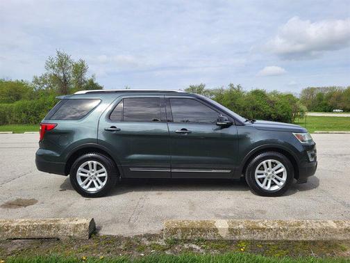 Magnetic 2016 Ford Explorer XLT